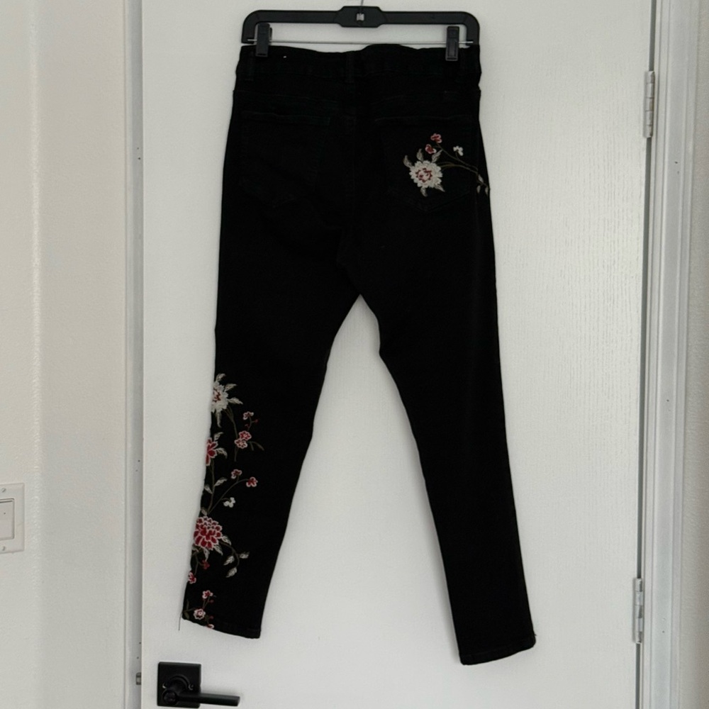Black Floral Embroidered Women’s Jeans - Picture 5 of 6